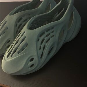 Alien Green Foam Runners Size 8.5 Men’s 10 Women’s ybo